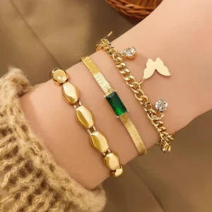 Ensemble de trois bracelets a l’air magnifique