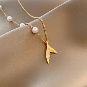 Collier à pendentifs tendance en acier inoxydable en forme de baleine en zircon simple en or